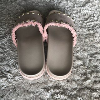 新品 フリンジ スタッズ サンダル M ピンクの画像