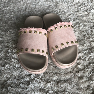 新品 フリンジ スタッズ サンダル M ピンクの画像