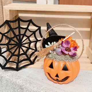 🎃ハロウィン🎃お花とオーナメントをたっぷり使ってかぼちゃアレンジ