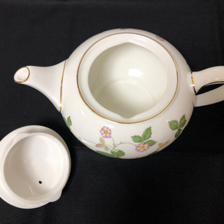 ウェッジウッド ワイルドストロベリー ティーポット の画像