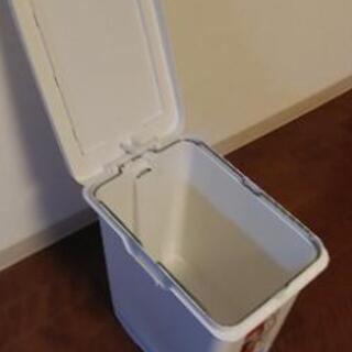ペダルペール20L(ペダル式蓋付きゴミ箱)の画像
