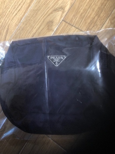 プラダ  ポーチ 新品