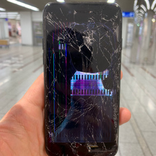 液晶崩壊で使用不可！データが消える前にスマップル川崎店で修理！