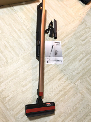 Panasonic  IT 充電式掃除機 MC-BU500J