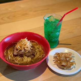 「ストライプヌードルズ」ホールスタッフ募集！カフェのようなオシャレなラーメン店で働きませんか？の画像