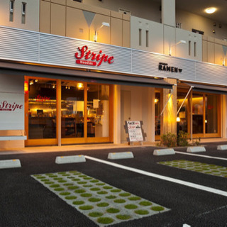 「ストライプヌードルズ」ホールスタッフ募集！カフェのようなオシャレなラーメン店で働きませんか？の画像