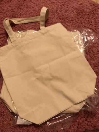 新品トートバッグ1枚150円です。