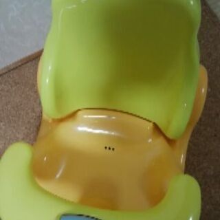 アップリカ はじめてのお風呂から使えるバスチェア(中古)の画像