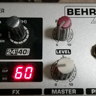ベリンガー◆キーボードアンプ K900FX ULTRATONE ミキサー内蔵型 弾き語り ギター◆ BEHRINGERの画像
