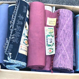 正絹、ウール、化繊などの着物、反物、解反、ハギレ、裏地、