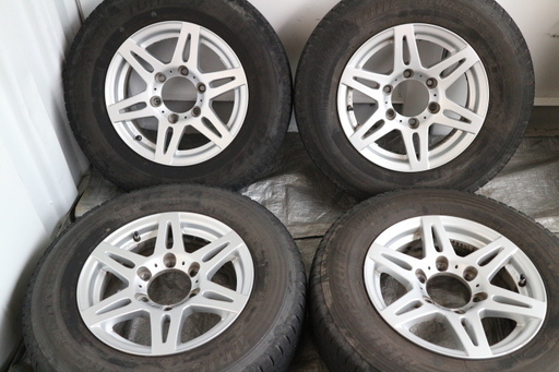 ★ハイエース・レジアス・キャラバン・エスクード等スタッドレス　6分山★15インチ★PCD139.7　6穴★195/80R15　107/105L　LT★計4本セット