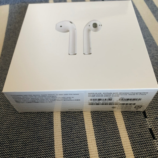 AirPods with Wireless Charging Case 