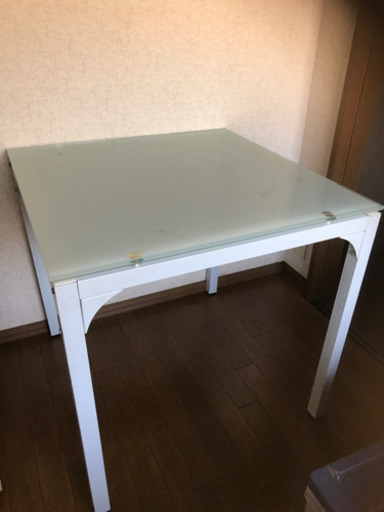 ガラステーブル