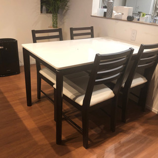 取引中ダイニンクテーブル、椅子4つセット