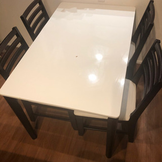 取引中ダイニンクテーブル、椅子4つセットの画像