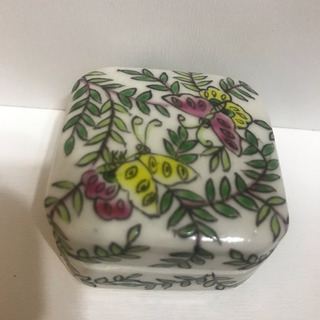 ほぼ新品☆ 陶器小物入れの画像