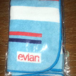 新品 未使用品☆ エビアン evian タオルハンカチの画像