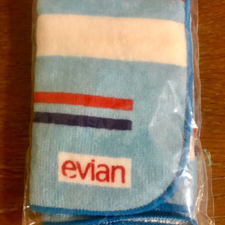 新品 未使用品☆ エビアン evian タオルハンカチの画像