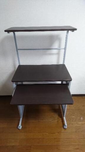 ＰＣデスク！スライドテーブル、使わない時はコンパクトに納められ、お部屋スッキリ