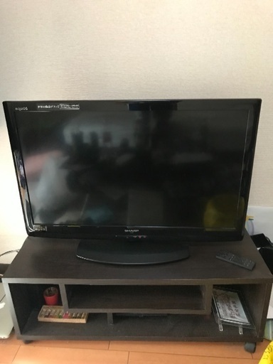 テレビ台とアクオス32インチテレビ