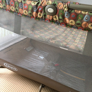 折り畳み式ベビーベッド