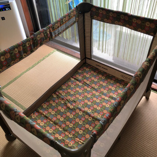 折り畳み式ベビーベッドの画像