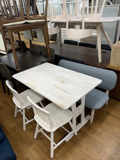 ニトリ　ベンチダイニング４点セット　売場展開中！！！