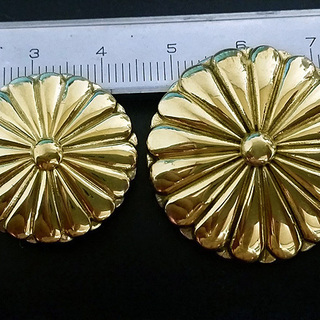 金色の菊紋 真鍮製 コンチョ ボタン 大 * 菊 ご紋 御紋 横須賀 戦艦三笠記念 菊花紋 戦艦三笠 旧帝国海軍 大日本帝国の画像