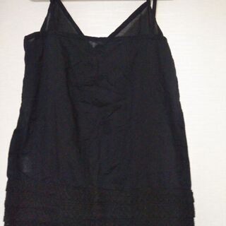 キャミソール黒の画像
