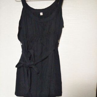 キャミソール黒　ユニクロ