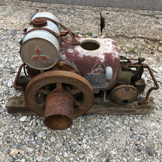古い発動機の画像