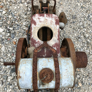 古い発動機の画像