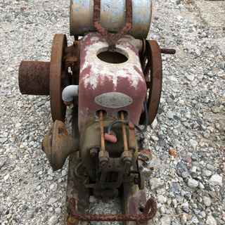 古い発動機の画像