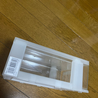 レターケースと透明ケースの画像