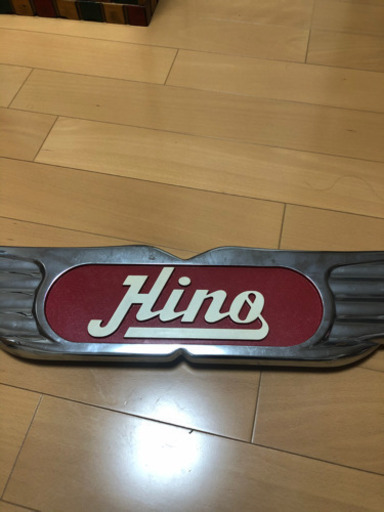 日野　純正のスチール製、旧型　ウィングエンブレム