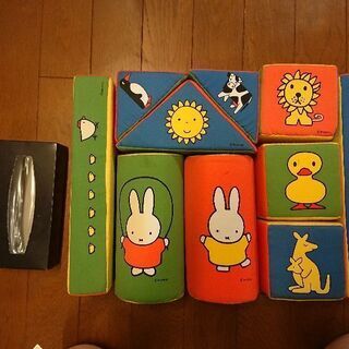 ミッフィー miffy 半年くらいからの便利三点セット お座り椅子 プレイマット 柔らか布製の積み木 知育の画像