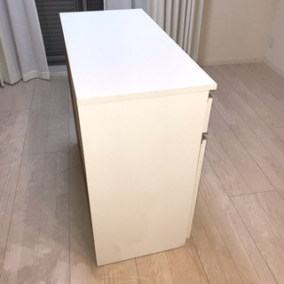 ゴミ箱付き収納棚の画像