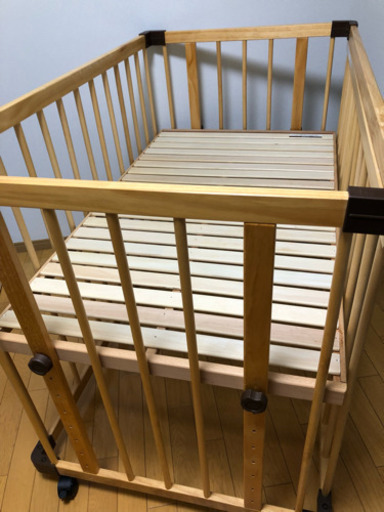 ファルスカ ベビーベッド