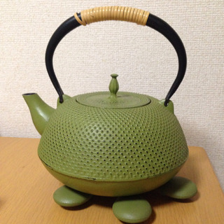 【売約済】岩鋳製 南部鉄器 鉄瓶と鍋敷きのセット