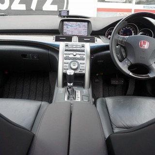 ホンダの高級セダンです！！なかなか入ってこないですよ！！革シートでまだ5万キロ！！の画像