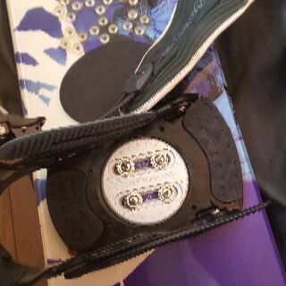 スノーボードとスノーボードシューズの画像