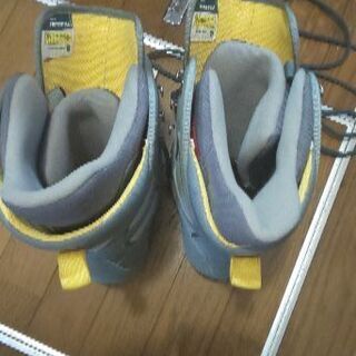 スノーボードとスノーボードシューズの画像