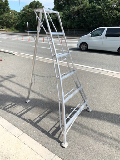 ☆中古　美品　ハイラックス　アルミ合金製三脚脚立　AMP-6☆