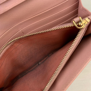 【プラダ】長財布 使用感あり 外箱 ギャランティカード付きの画像