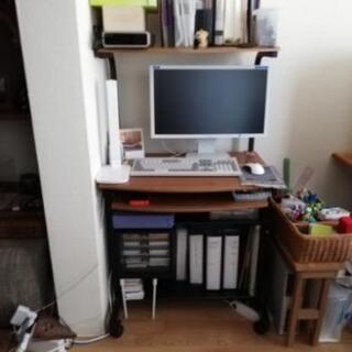 パソコンデスク。差し上げます。取りに来て下さる方に。の画像