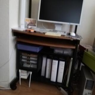 パソコンデスク。差し上げます。取りに来て下さる方に。の画像