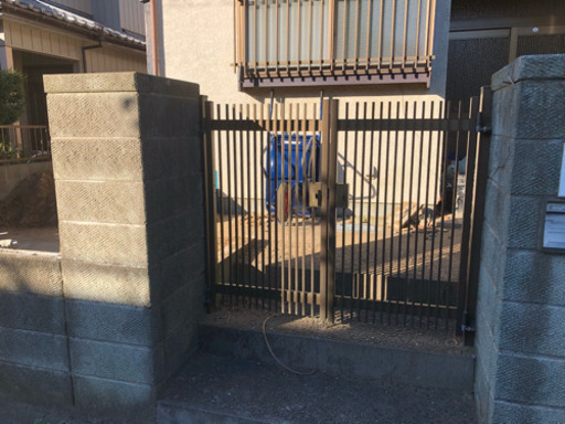 一軒家の門扉です。