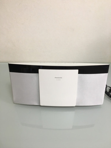 美品シンプルな白を基調としたCDコンポ