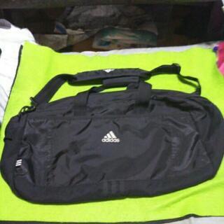 adidas 大容量ボストンバッグ