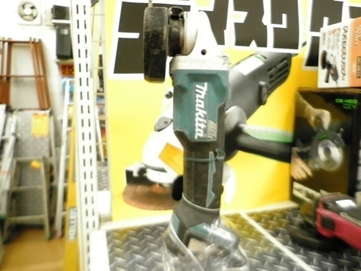 【引取限定 戸畑本店】マキタ　100㎜充電式ディスクグラインダ　GA404DN　中古品